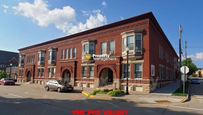 140 High Ave unit D, Oshkosh, WI 54901 - photo 1