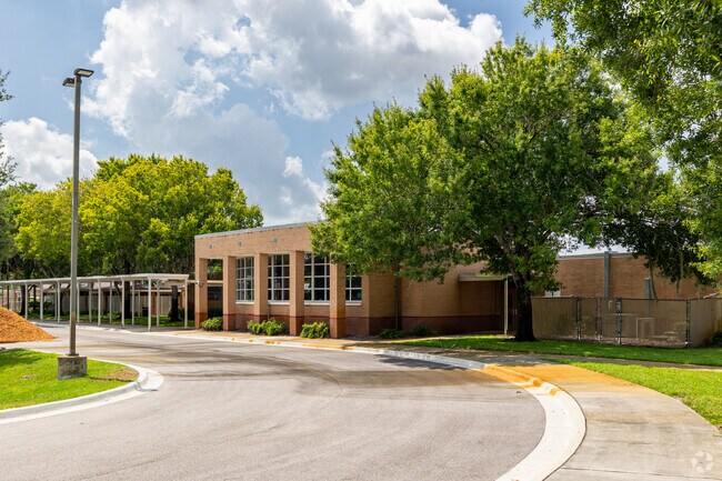 Highlands Elementary School in Immokalee has a circular driveway leading to the main entrance.