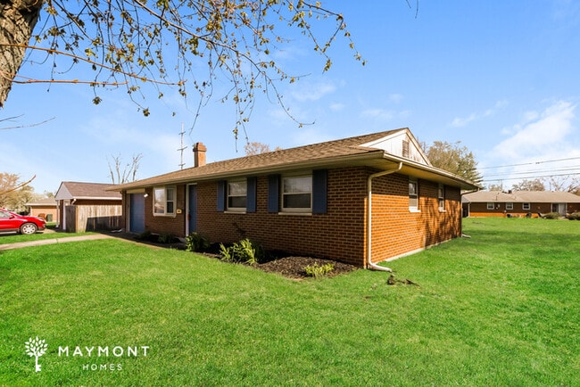 208 Silverstone Dr, Englewood, OH 45322 - photo 3