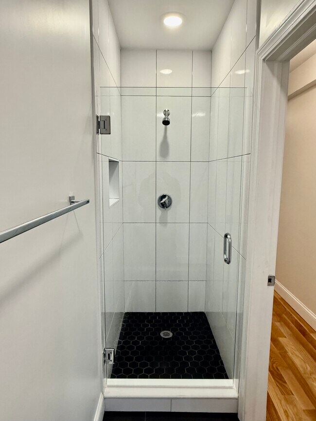 124 Chestnut St unit 2R, Lynn, MA 01902 - photo 5