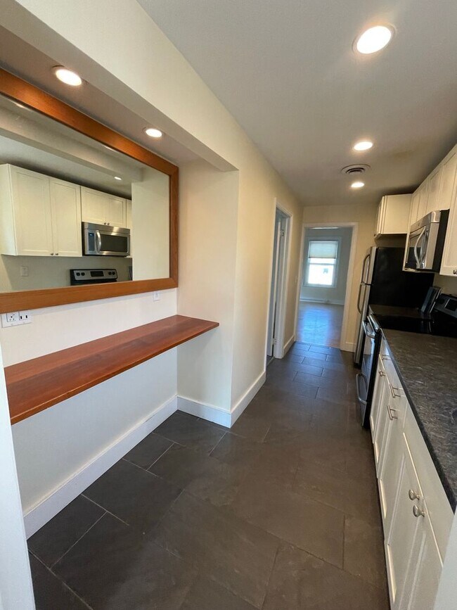 33 Pine St unit . 4, Burlington, VT 05401 - photo 2