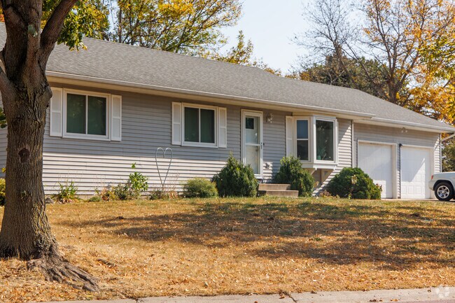 Ranch style homes can be commonly found around Jaycee Park.