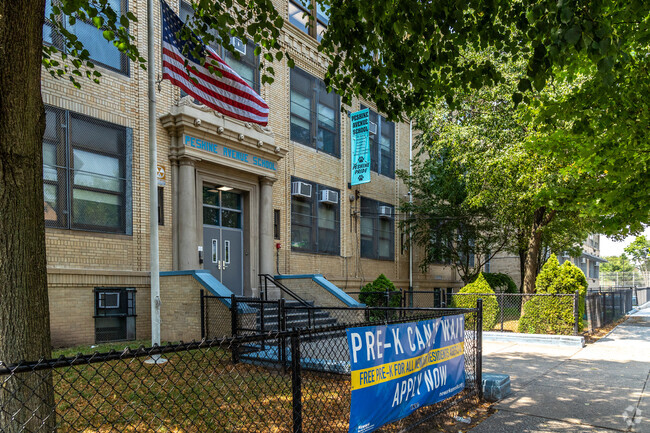 Peshine Avenue School's student-teacher ratio is 11:1, better than the district average.