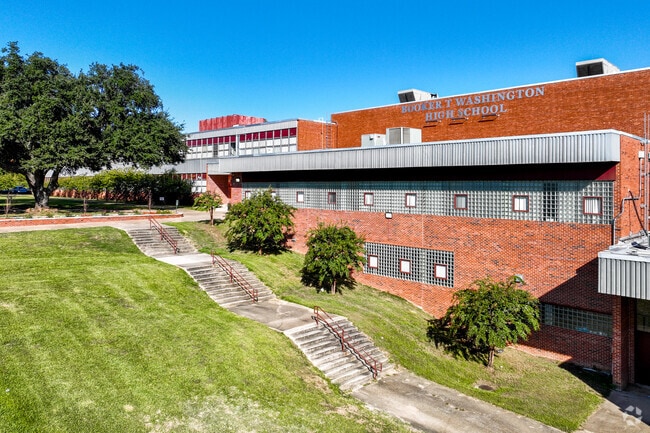 Booker T. Washington New Technology High School has quality teachers and staff.