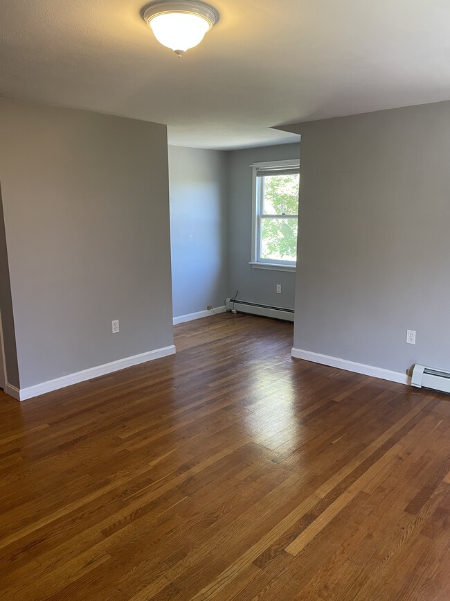 Living room wih area for desk