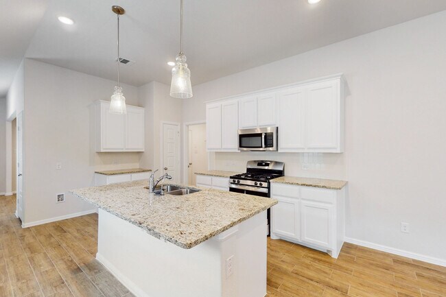 8024 Butterfield Dr unit 37163107, San Antonio, TX 78227 - photo 6