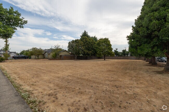 Wyckoff Park on NE 37th St gives Parkway East residents green space for play and relaxation.