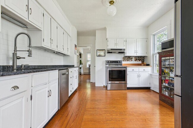 42 Warren Ave, Mystic, CT 06355 - photo 3