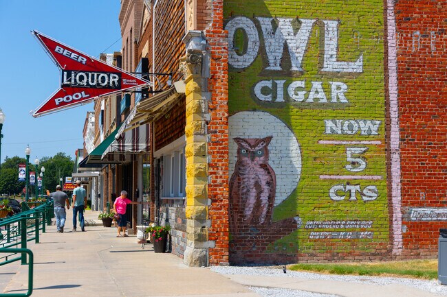 Downtown restaurants in Aurora serve homestyle meals and authentic local flavors.