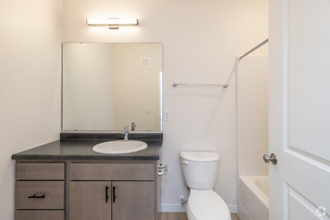 Studio - 560SF - Bathroom