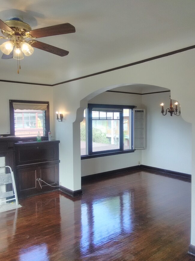 128 Falcon Ave, Long Beach, CA 90802