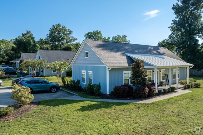 Newly built cottage homes are also available in Winter Park.