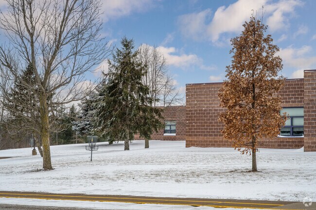 Ellsworth Middle School has a student-teacher ratio of 14 to 1.