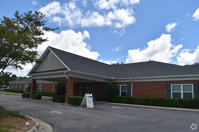 Kiss & Ride at McGinnis Woods Country Day School in Big Creek, Alpharetta GA