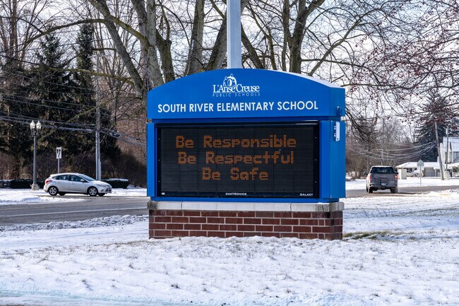 South River Elementary School, Signage.