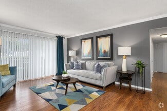 726 Raleigh Ct, Homewood, AL 35209