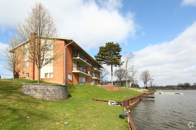 408 N Liberty St, Belleville, MI 48111 - photo 2