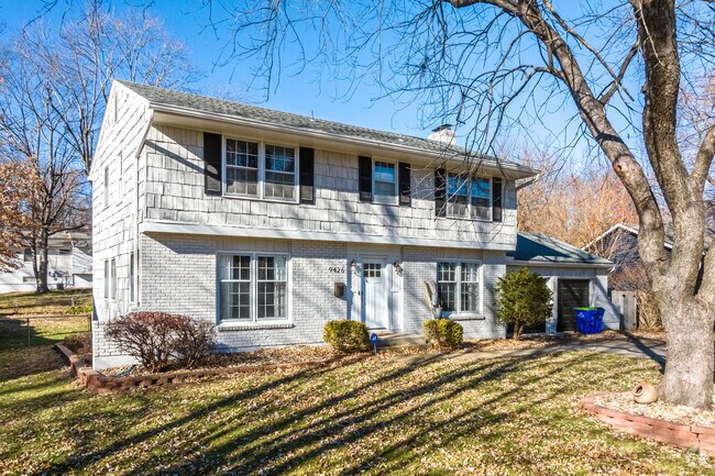 There are many colonial revivals with attached garages in the Elmhurst neighborhood.