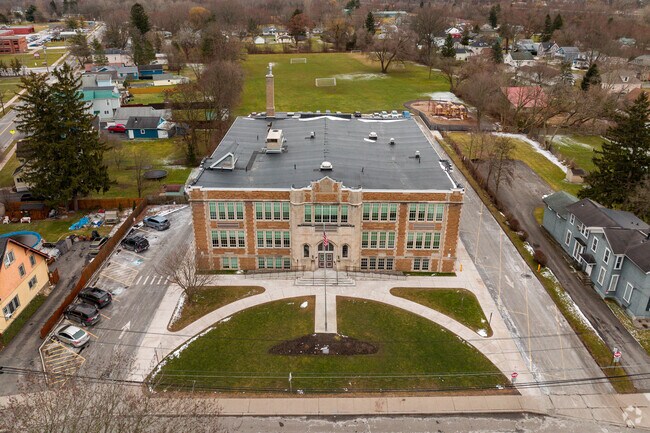 Peterboro Street Elementary in Canastota has 187 students in grades PK, K-2 (2024).