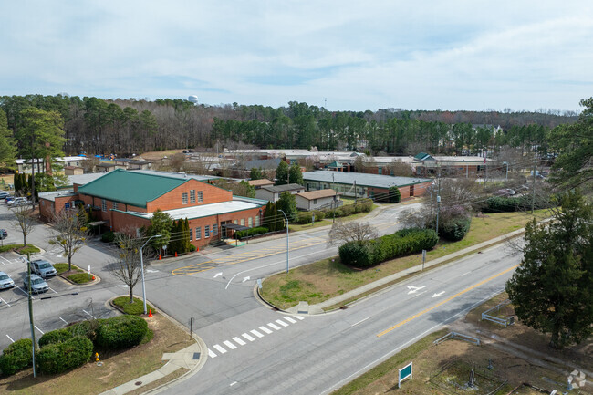 Lockhart Elementary School, Rankings & Reviews - Homes.com