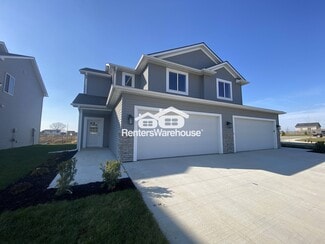 7000 Lake Hill Dr, Des Moines, IA 50320