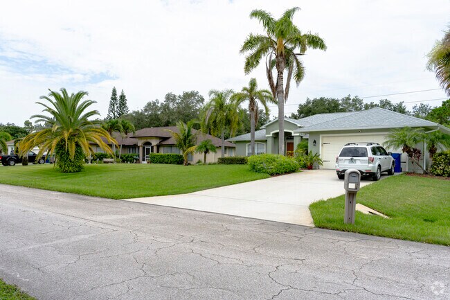 This row of Sebastian Highlands homes are well landscaped and dotted with native palms.