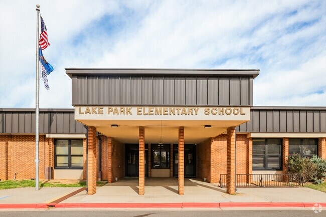 The entrance to Lake Park Elementary is inviting.