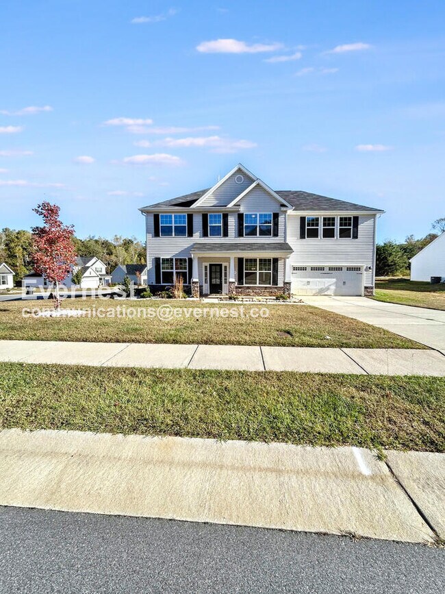 248 Pilot Bluff Dr, King, NC 27021