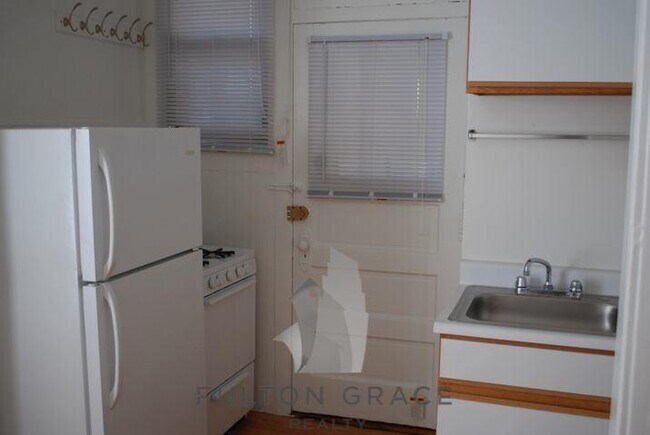 1317 W Estes Ave unit 19-19, Chicago, IL 60626 - photo 2