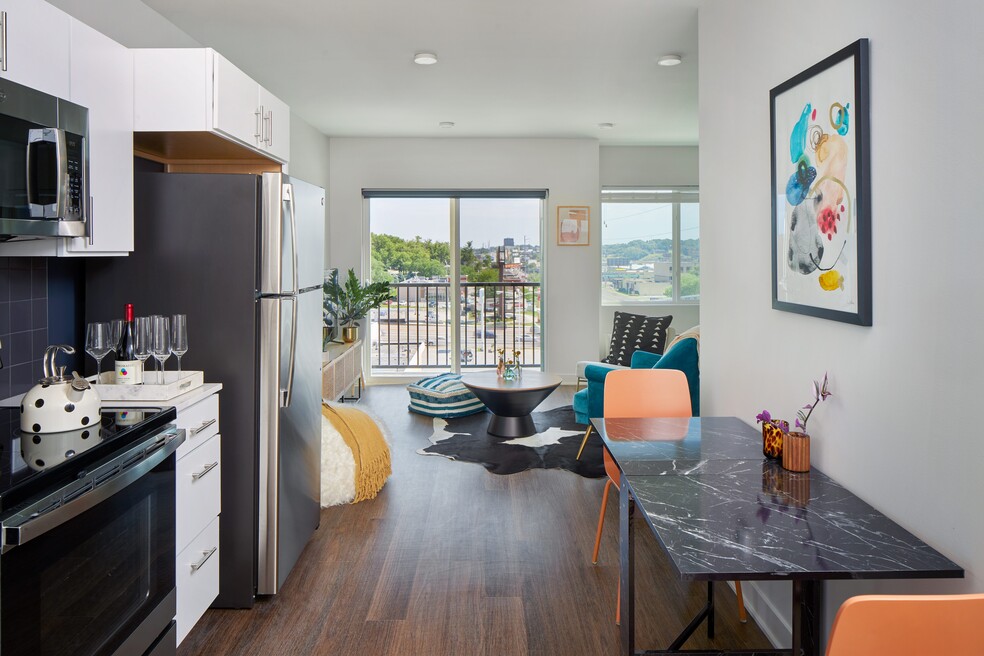 Swivel, Omaha, NE 68114 - photo 1