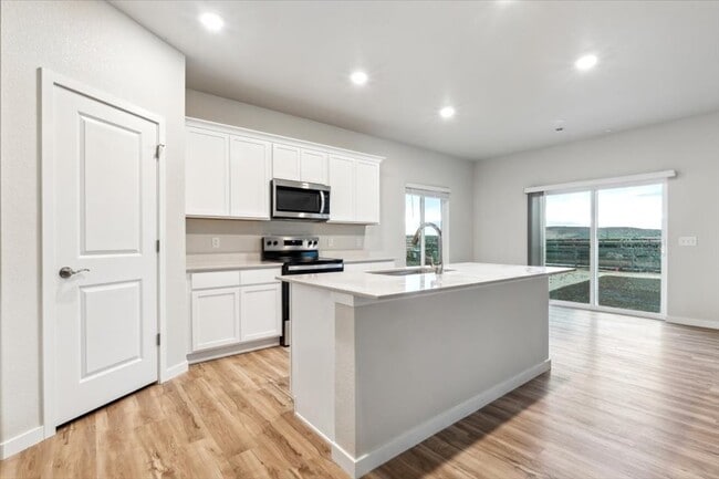 9453 Danube St, Commerce City, CO 80022 - photo 3