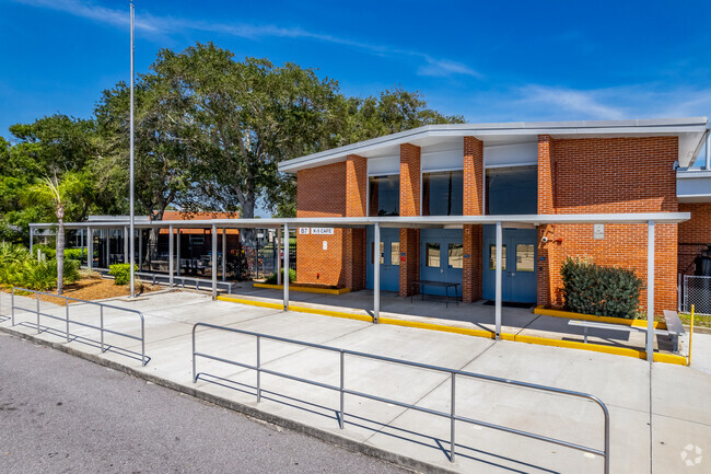 Madeira Beach Fundamental K-8 Entrance
