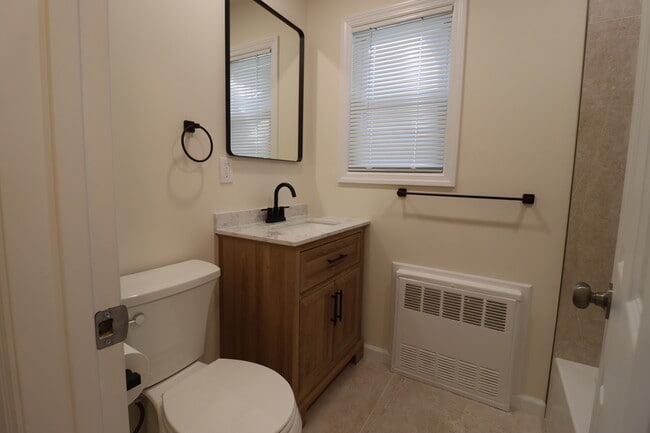 5 Hastings Rd unit 2nd Floor, Island Park, NY 11558 - photo 5