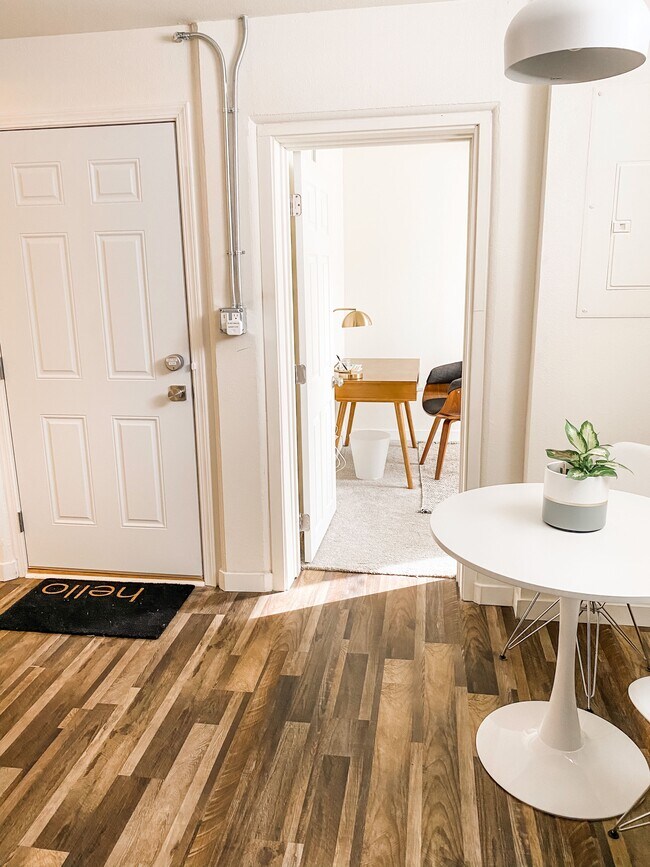 5506 NE Hoyt St unit B, Portland, OR 97213 - photo 3