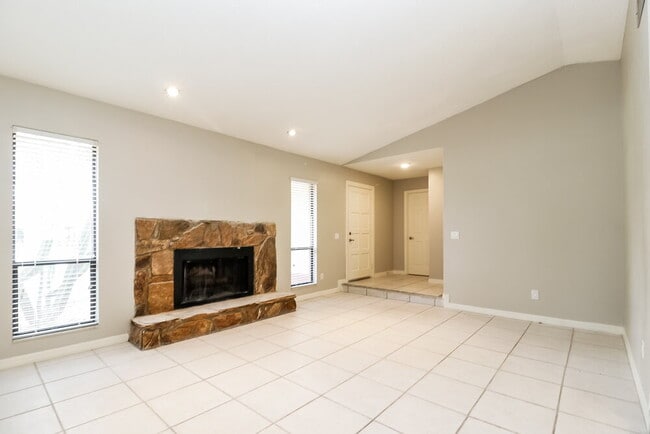 5503 Bluejay Ln, Tampa, FL 33625 - photo 2