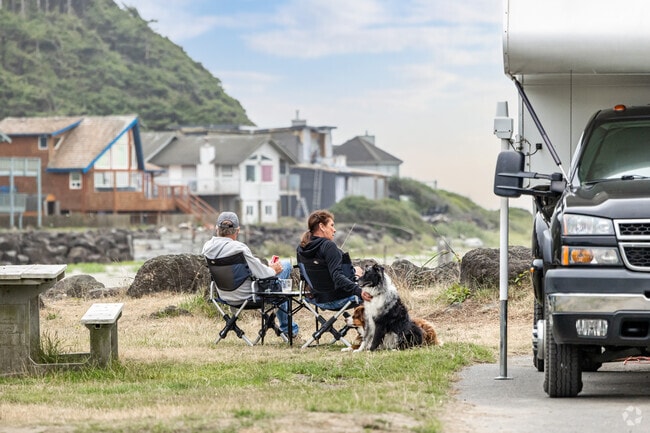 Pacific Beach State Park provides ample RV parking space with picnic tables and ocean views.