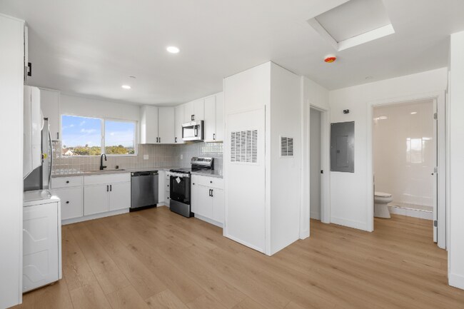 3728 Acacia St unit Building B Unit A, San Diego, CA 92113 - photo 6