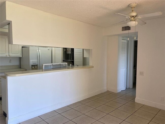 4453 Treehouse Ln, Tamarac, FL 33319 - photo 2