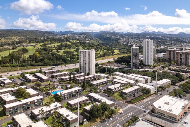 Waimalu's central location makes it an easy commute no matter what part of the island you are headed to.