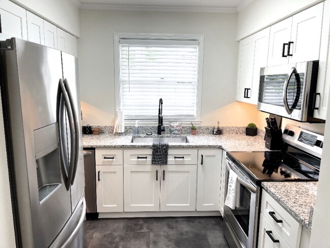 6 W 51st St, Savannah, GA 31405 - photo 5