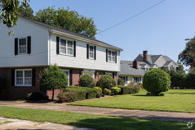 Updated waterfront properties in Cromwell Farm offer waterfront property right on Wayne Creek.