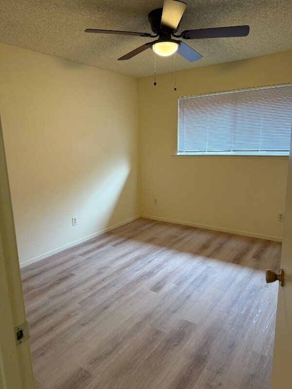 310 Center St unit D, Hanford, CA 93230 - photo 3