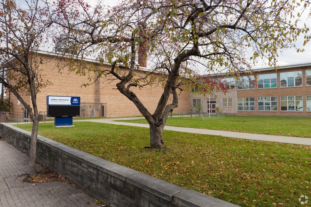 Giffen Memorial Elementary School is your prek-5th grade in the Mount Hope section of Albany.