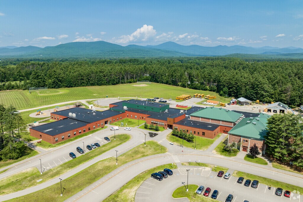 Aerial view of Molly Ockett Middle School in Bridgton.