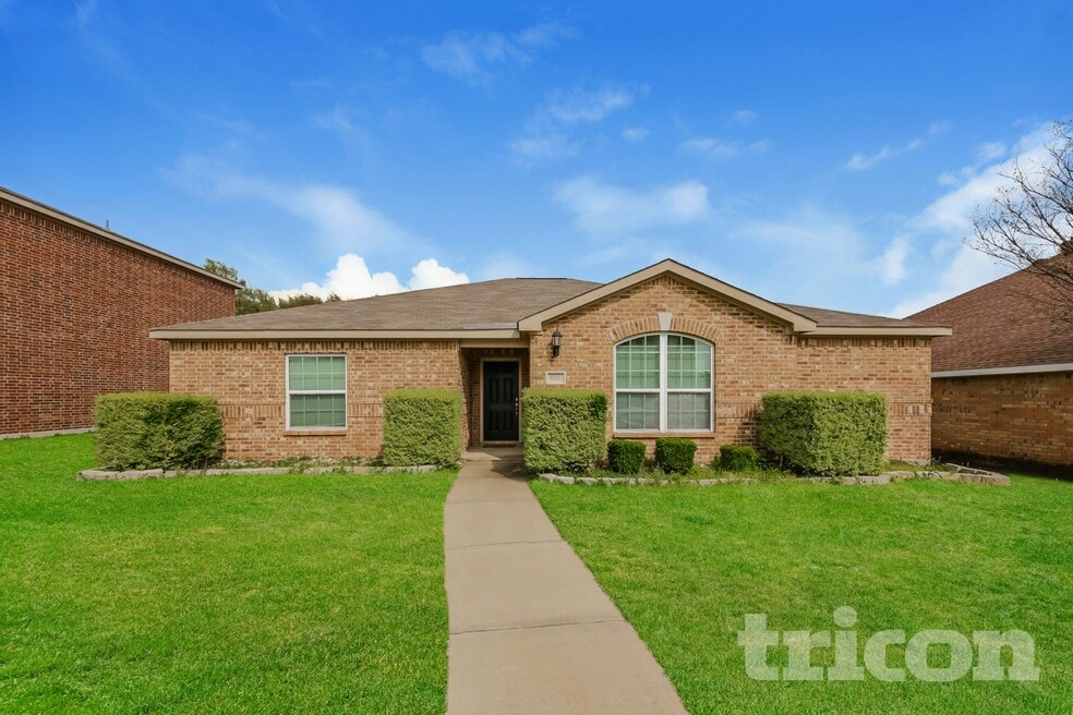 1026 Barrymore Ln, Duncanville, TX 75137 - photo 1