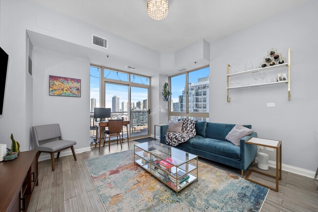 The Venetian unit 1406, Chicago, IL 60610 - photo 2