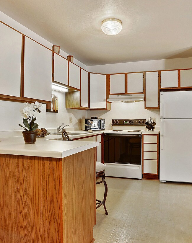 Yorkshire Lane Apartments in Manitowoc, WI, Manitowoc, WI 54220 - photo 3