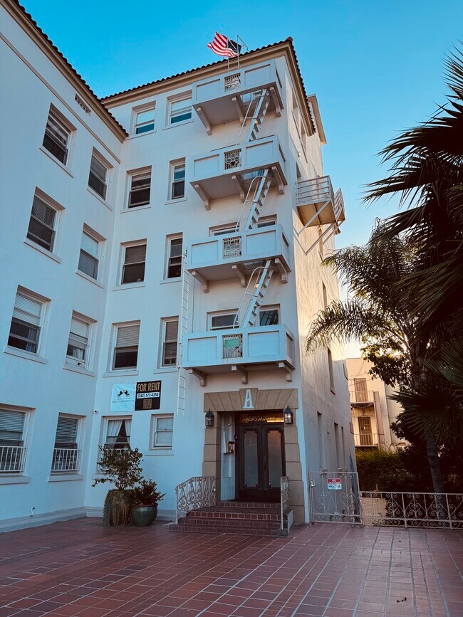 35 N Alboni Place, Long Beach, CA 90802
