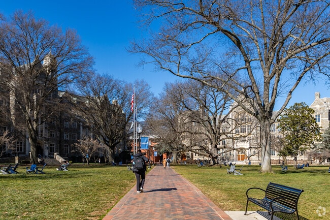 The Copley Lawn at Georgetown University is the ideal campus location to be outside.