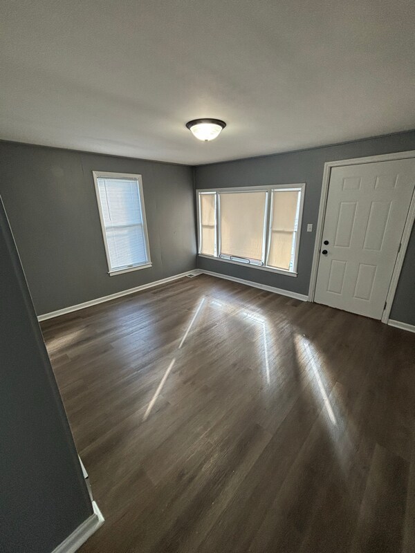 901 W Valley St, Saint Joseph, MO 64504 - photo 3